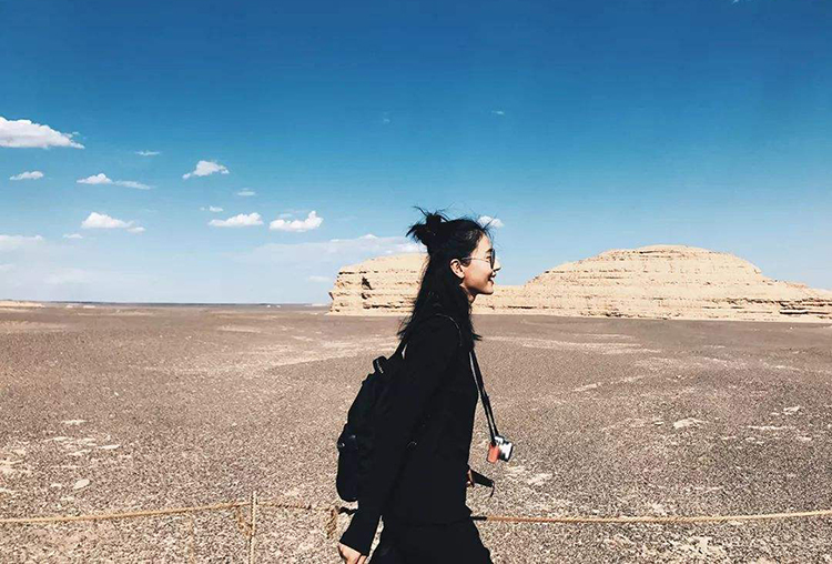 戈壁徒步旅行