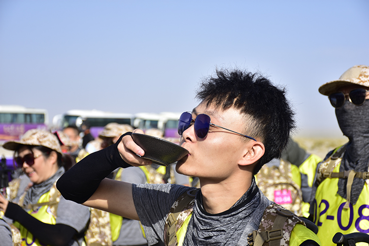 敦煌戈壁徒步108公里